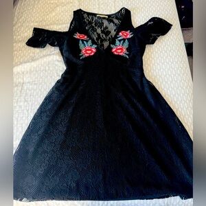Polagram Embroidered Lace Off the shoulder dress